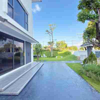 清邁全新豪華泳池別墅,緊臨古城4臥5衛,五星級泳池度假別墅A1 Hotel Exterior