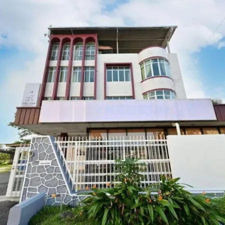 First Star Homestay-Self Check In