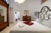 Corte Fiorita - City Center historical stay