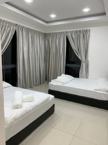 Four season Condo/3 Rooms/4 min to Airport