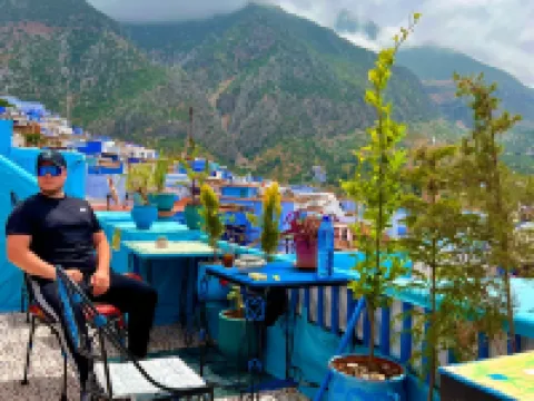 Sakura hotel シェフシャウエンのホテル