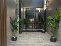 Luxury 3BR Apt | Prime Spot w/Lounge & Dinning โรงแรมในการาจี
