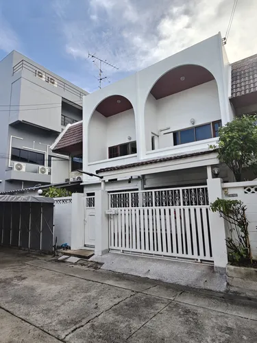 รูปภาพของทาวน์เฮาส์ 5 ห้องนอน เอกมัย | ออนเซ็นส่วนตัว | กรุงเทพฯ VVBKK35