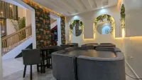 Milele is home-Cinema, gym, pool, bar-Bobiwine rd. - 2-Star