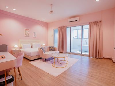 The Pink Boutique