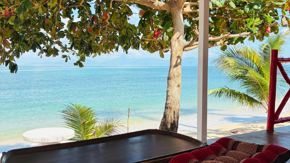 Oceanfront Villa at Bang po Beach Koh Rooms