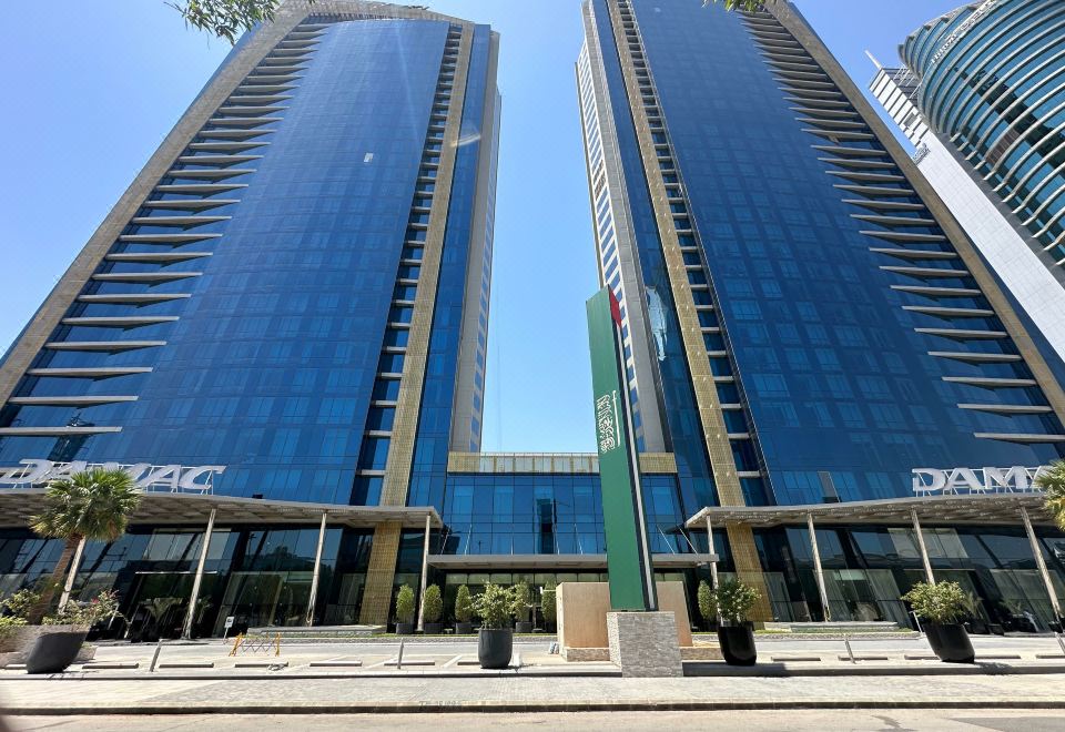 8. DAMAC Ri..