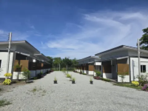 Wae Phak Stay Hostel@Khok Kloi Hotels near Sarasin Bridge