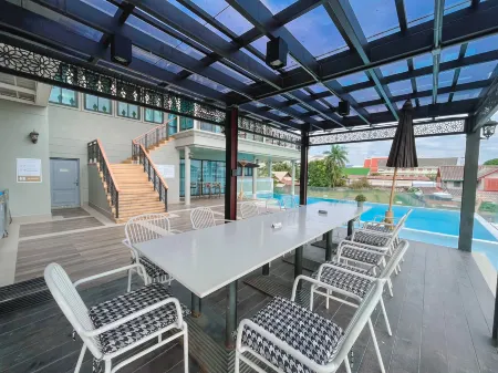 Huern Kan Thong Hotel Отели в г. Пхрэ