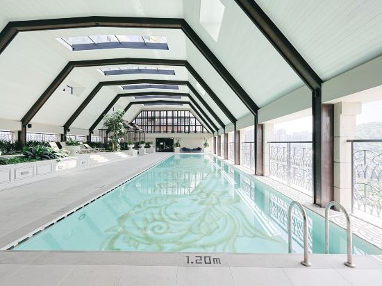 Paxtonz Seasonal Suites