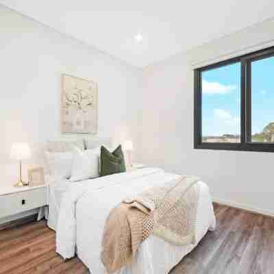 Bright & Elegant 2BR with 2 Parking in Mascot Rooms