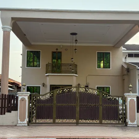 Megrram Homestay Ipoh Отели рядом с достопримечательностью «Тематический парк MAPS Perak»