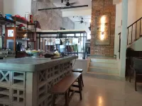 GENIEHOME No10 CLASSIC HOME 5BR6B free Wifi at SS2 PJ - Bungalows