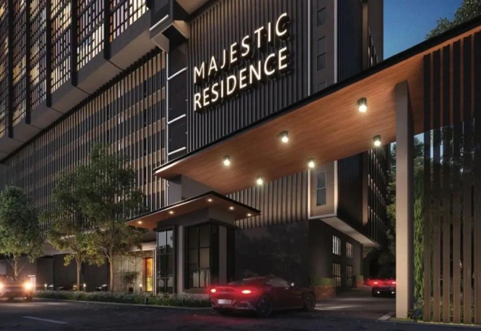 Majestic Residence 수영장
