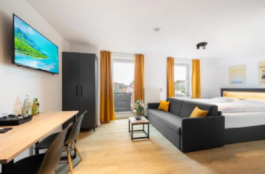 هوماريس أبارتمنتس مونشن ليم Hotels near هادِرن