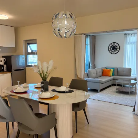 Nordic Minimal | 3BR Tub • Near Impact Arena • DMK