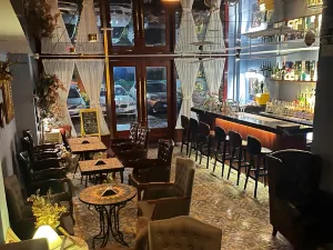 餘Bar