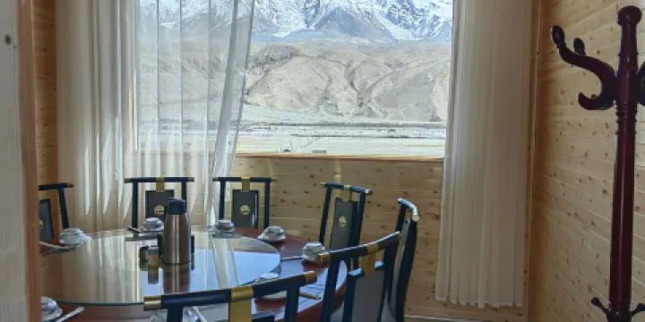 峯景裏旅遊餐廳