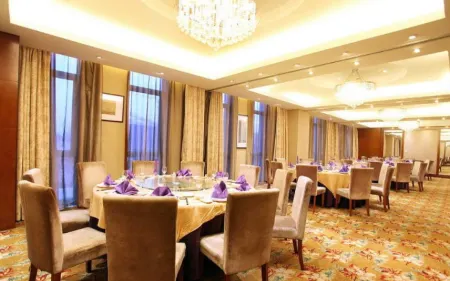 Central City Hotel Отели рядом с достопримечательностью «Anhui Normal University Qijiang College (Wenjin Campus)»