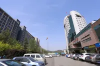 Feng Feng Grand Hotel - غرفة مطلة على الجبل