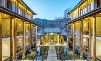 Arro Khampa by Zinc Journey Lijiang