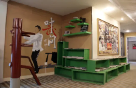 Oucheng Film Theme Hotel