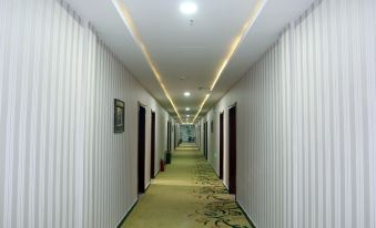 Yue Hotel (Baoding Mancheng Huiyou Shopping Mall)