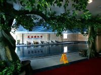 凌海花园酒店 - 室内游泳池
