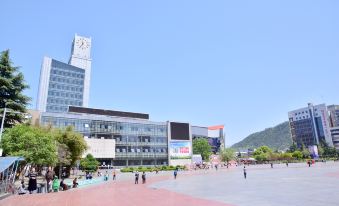 Shiyan Qiyue Hotel (People's Square)