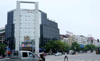 Chenlong 168 Hotel (Huaihua Hexi Branch)