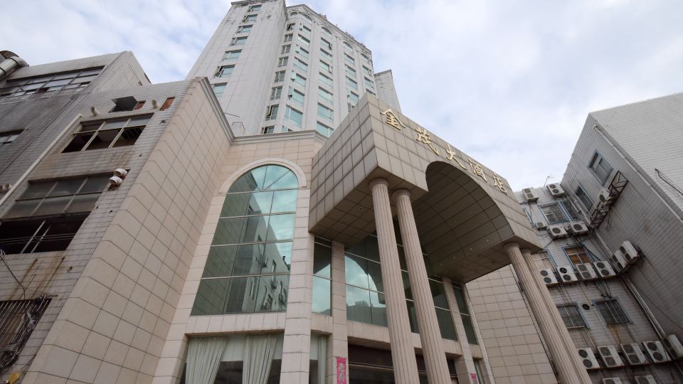 Nishi Kingmau Hotel