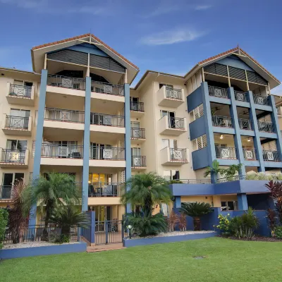 North Cove Waterfront Suites Hotels near Palm Cove Jetty