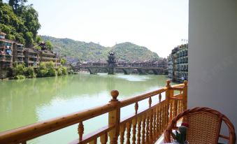 Miaoxianglou River View Inn