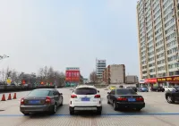 Apollo Hotel - parking