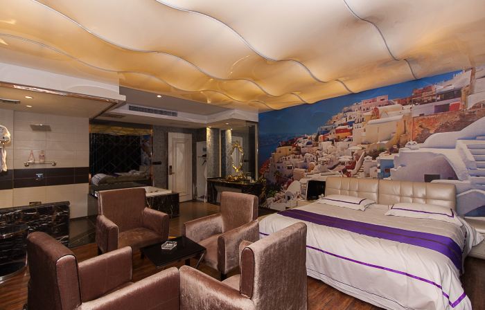 Sherlock Crystal Hotel