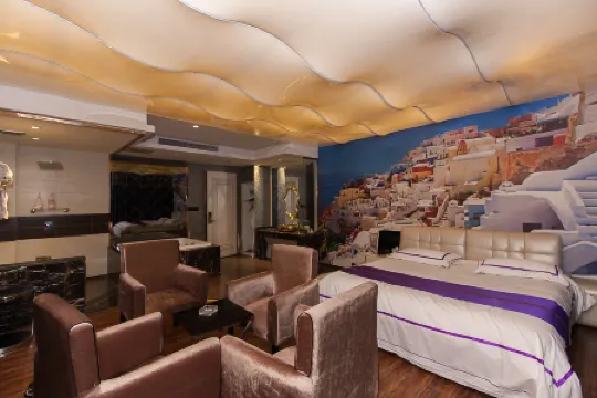 Sherlock Crystal Hotel