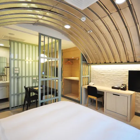 823Tourist Hotel