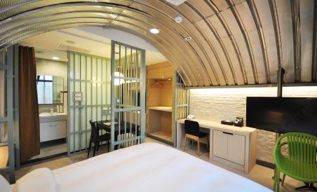 823Tourist Hotel - Housity