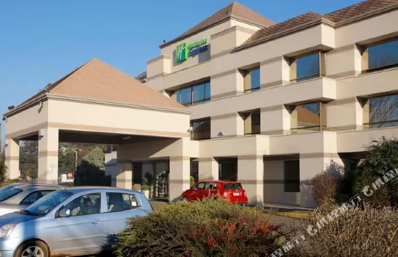 Holiday Inn Express 特木科