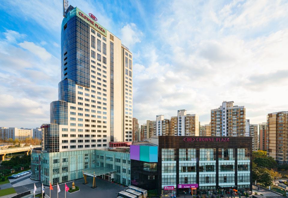 Crowne Plaza Shanghai Pudong Waigaoqiao-Shanghai Updated 2023 Room  Price-Reviews & Deals | Trip.com