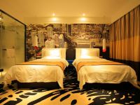 雨果城市酒店(郑州国贸360店) - 温馨双床房