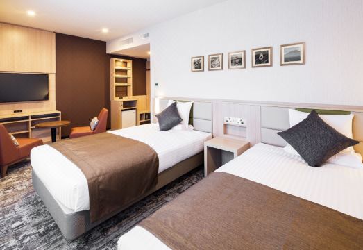 호텔 마이스테이스 후지 온센 리조트의 현대적인 로비