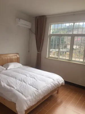 Kaihua Yishui Farm Hotels near Xiashan Ancient Village