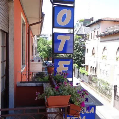 Hotel Amendola Fiera Các khách sạn gần Ga De Angeli