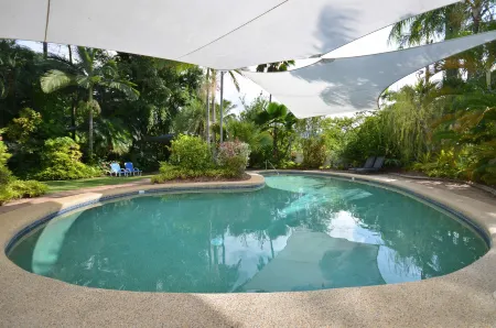 Roydon Beachfront Apartments