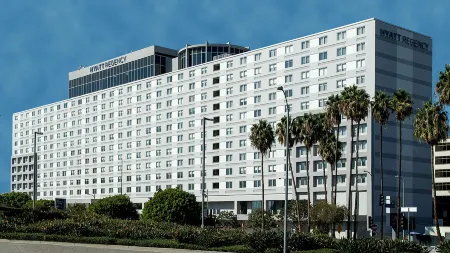 Hyatt Regency Los Angeles International Airport Отели рядом с достопримечательностью «Университет Лойола Мэримаунт»