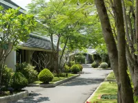 Kalanan Riverside Resort Hotels near Koh Kret