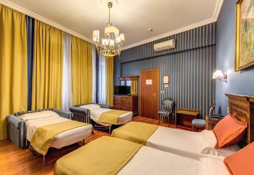 로마 테르미니역 근처 거리 풍경