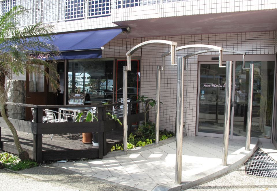 4. 핑크 말린 클럽..