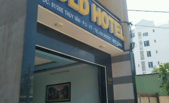 Gold Hotel